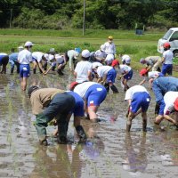 三世代交流　田植え