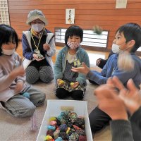 12月7日　１年生昔遊び　地域の人たちと