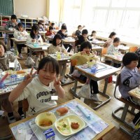 ３月２３日（水）本年度最後の給食　登校風景・下校風景