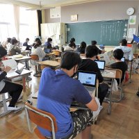 ６月８日(水)・９日(木)のトピックス(全校朝会・マイエプロン・２年図工・お客様来校日等)