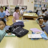 ２年生　図書室でたくさん本を読みました