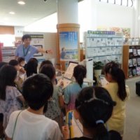 ２年生　みんなで図書館に行ったよ