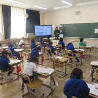 １、２年生の授業（2/4）の様子です