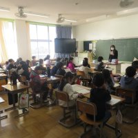 ３、4年生の授業（2/4）の様子です
