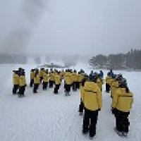 １年宿泊学習へ出発