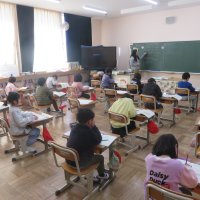 １、２年生の授業（2/6）の様子です