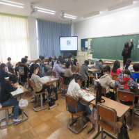３、４年生の授業（3/5）の様子です