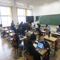 ５、６年生の授業（3/5）の様子です