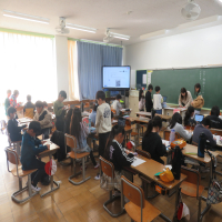 ３、４年生の授業（3/12）の様子です