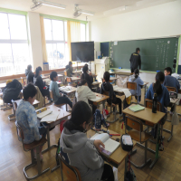 ５、６年生の授業（3/12）の様子です