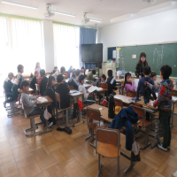 ３、４年生の授業（3/13）の様子です