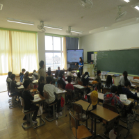 ３、４年生の授業（3/14）の様子です