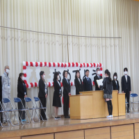 子供たちは新しい先生と出会いました