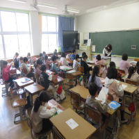３、４年生の授業（4/9）の様子です
