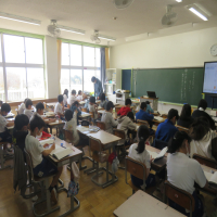５、６年生の授業（4/9）の様子です