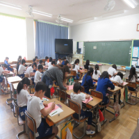 ３、４年生の授業（4/17）の様子です