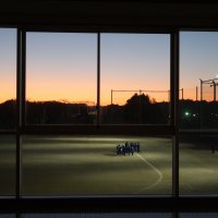 夕闇の中を