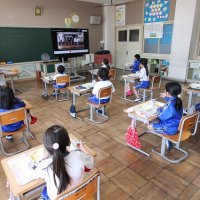 交流ビデオを給食時に見ました！