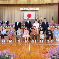 １年後の入学式で記念写真を採りました！２年生