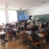 ３、4年生の授業（1/4）の様子です
