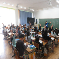 ３、4年生の授業（5/2）の様子です
