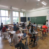 ６年生の授業（5/12）の様子です