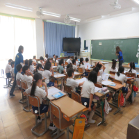 ３、4年生の授業（5/15）の様子です