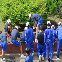 ２学年　技術の授業風景（栽培）