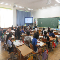 ３、４年生の授業（5/20）の様子です