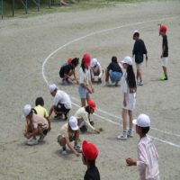 朝の除草作業