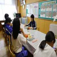 校長室で交流給食