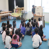 ３年生は読み聞かせ（6/4）を楽しみました