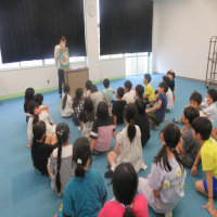 ４年生は読み聞かせ（6/5）をしていただきました