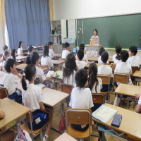 ５年生は読み聞かせ（6/12）をしていただきました