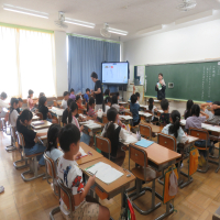 ３、4年生の授業（6/13）の様子です