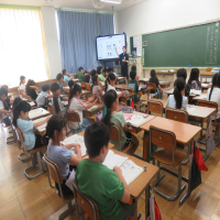 ３～５年生の授業（6/25）の様子です