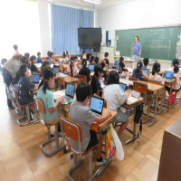 ３、4年生の授業（7/8）の様子です